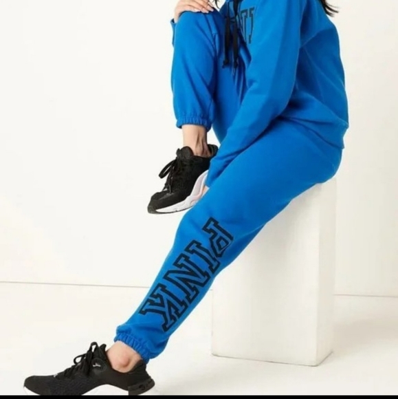 VS PINK POSH SHOW COMING SOON!! All NWT 50%-60% RETAIL ๐ ๐ ๐ - Picture 7 of 16